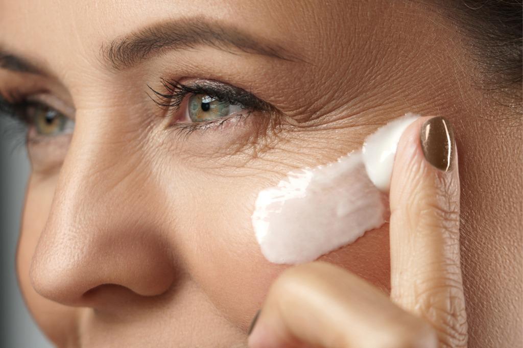 Tretinoin-cream-the-ultimate-guide-to-understanding-its-benefits